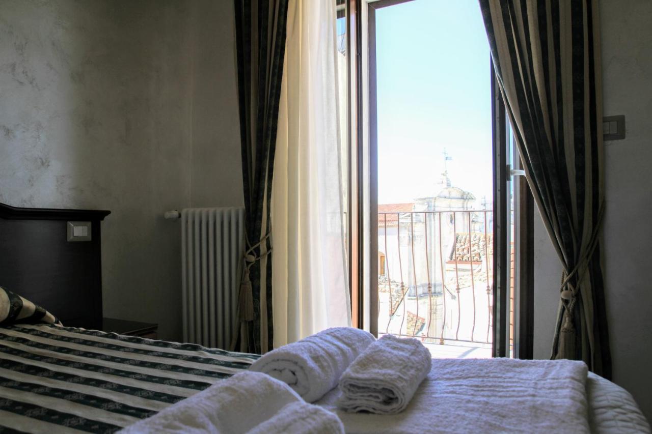 Rooms Dimora Arco - Affitti Brevi Italia Monte SantʼAngelo المظهر الخارجي الصورة